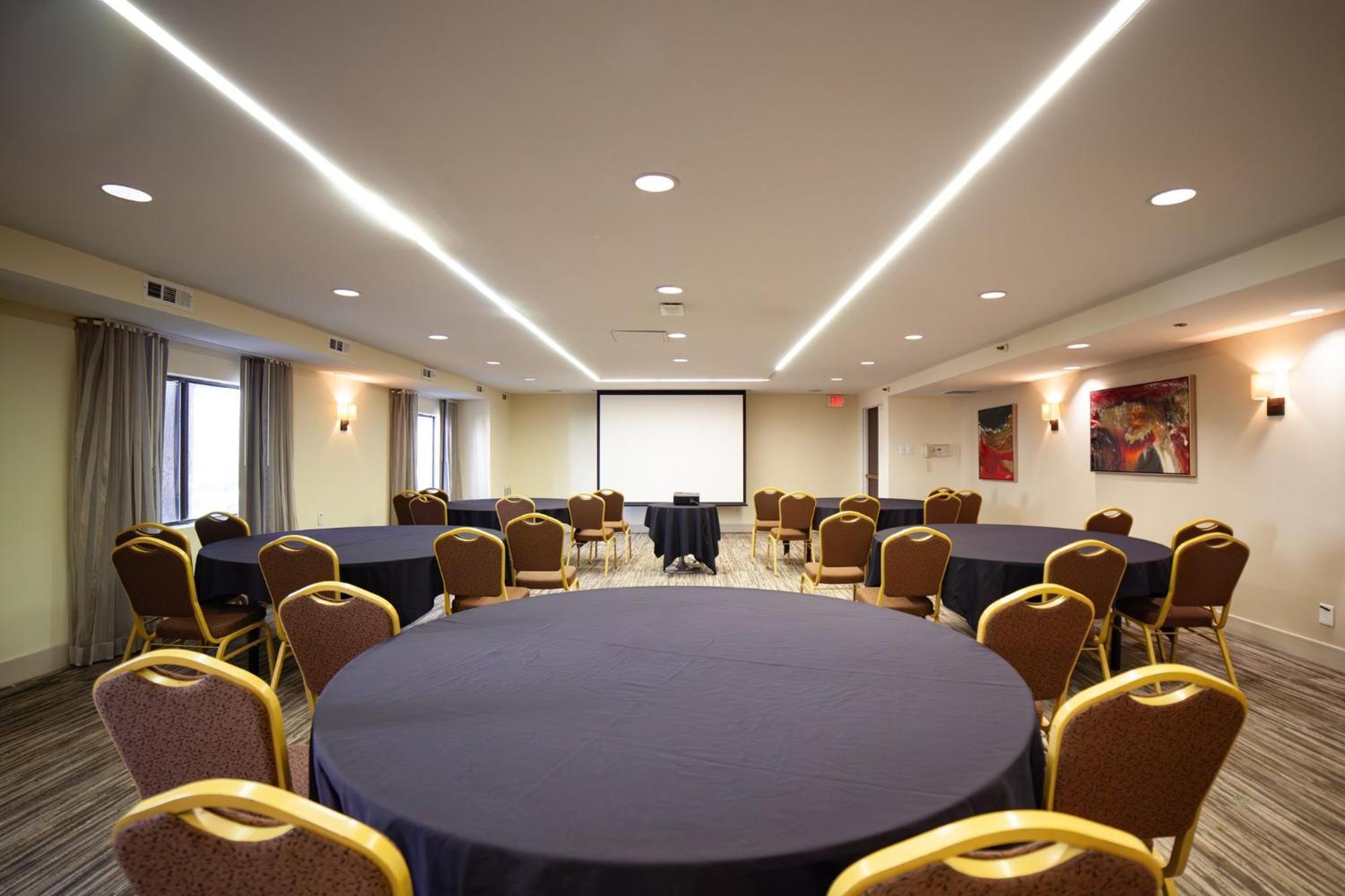 Holiday Inn Irving Las Colinas By Ihg Exterior photo