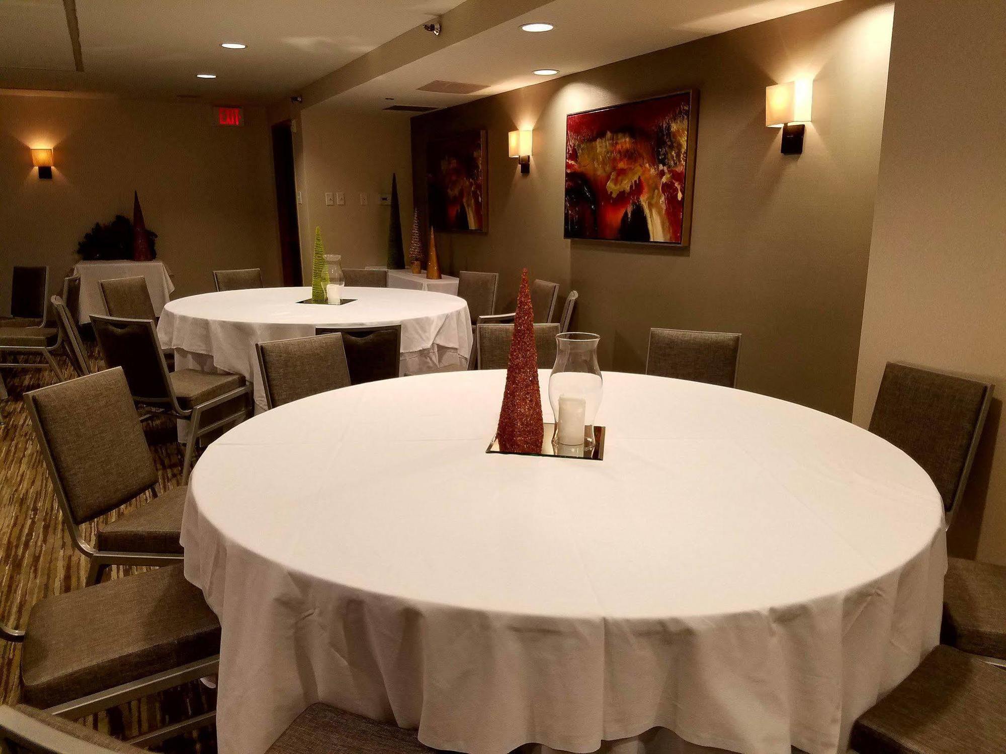 Holiday Inn Irving Las Colinas By Ihg Exterior photo